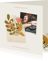 Freundschaftskarte Blumen aus dem Umschlag