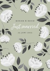 Glückwunschkarte zur Hochzeit mit weißen Blumen