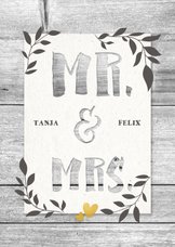 Glückwunschkarte zur Hochzeit 'Mr. & Mrs' auf Holz