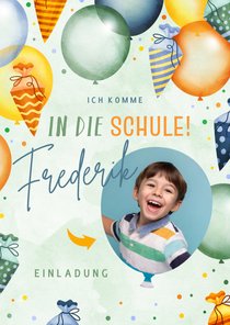 Grüne Einladungskarte Einschulung Ballons & Schultüten