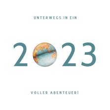 Geschäftliche Neujahrskarte mit 2023 Weltkugel