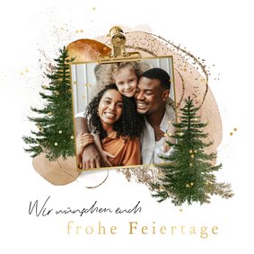 Aquarell-Weihnachtskarte mit Foto und Tannenbäumen Boho