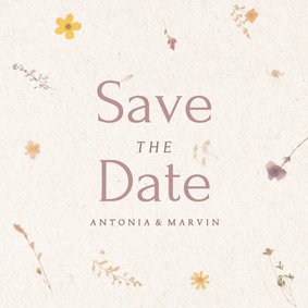 Savethedate-Karte Hochzeit Papier mit gepressten Blumen