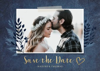 Save-the-Date-Karte dunkelblau Pflanzen und Foto