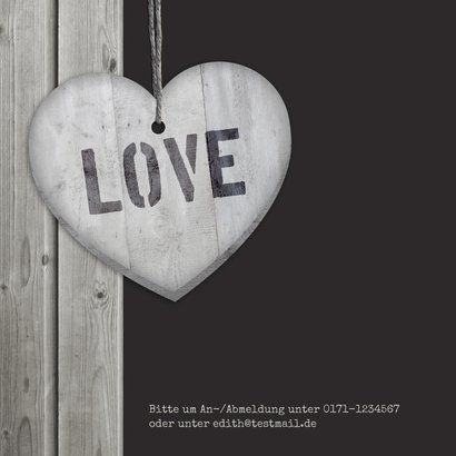 Einladungskarte zum Hochzeitstag Herzen auf Holz 2