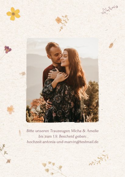 Hochzeitseinladung Papier mit gepressten Blumen 2