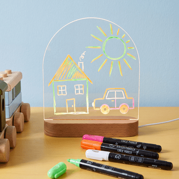 Lampe Bogenform mit Kreidestiften
