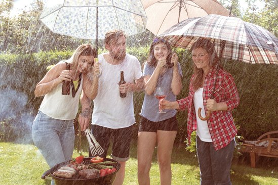 Gartenfest bei Regen