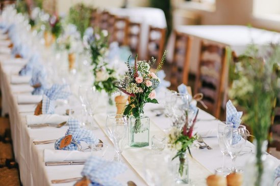 Gedeckter Tisch für die Hochzeit