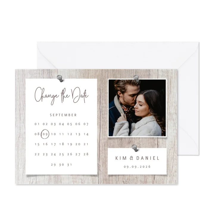 Change-the-Date-Karte zur Hochzeit Foto auf Holz