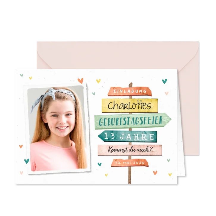 Einladung mit Wegweiser und bunten Herzen 13. Geburtstag
