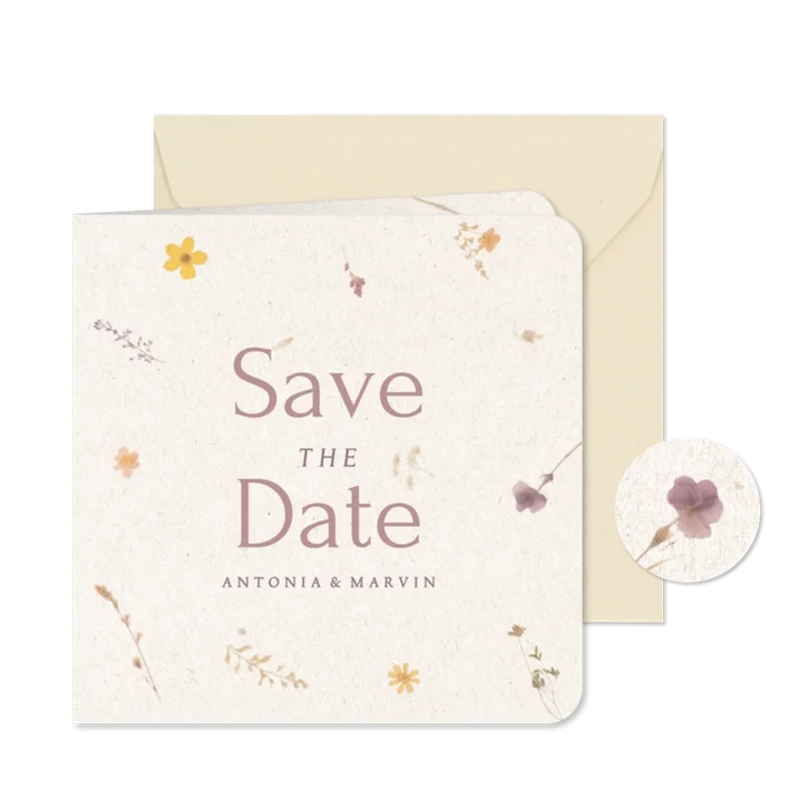 Savethedate-Karte Hochzeit Papier mit gepressten Blumen