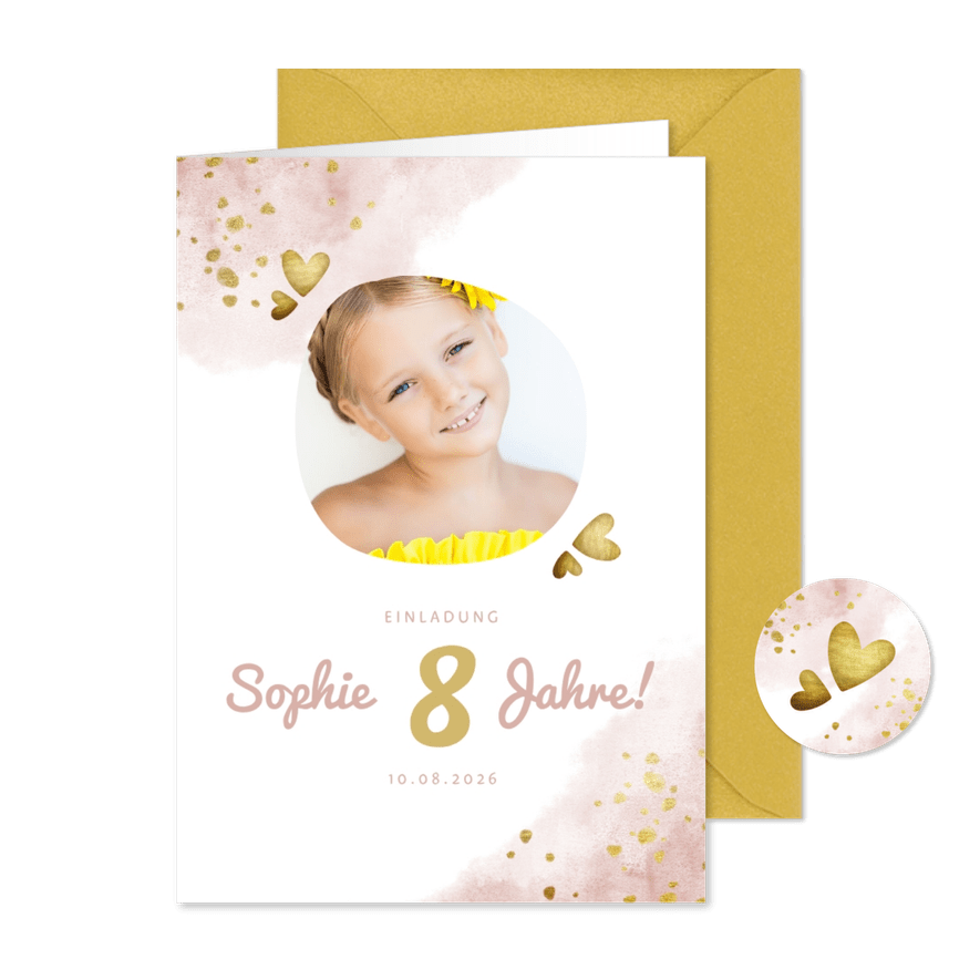 Einladung 8. Kindergeburtstag rundes Foto und goldene Herzen - Kartenvorschau
