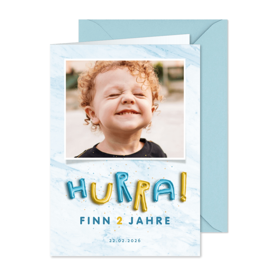 Einladung Kindergeburtstag mit HURRA Luftballonschrift Junge - Kartenvorschau