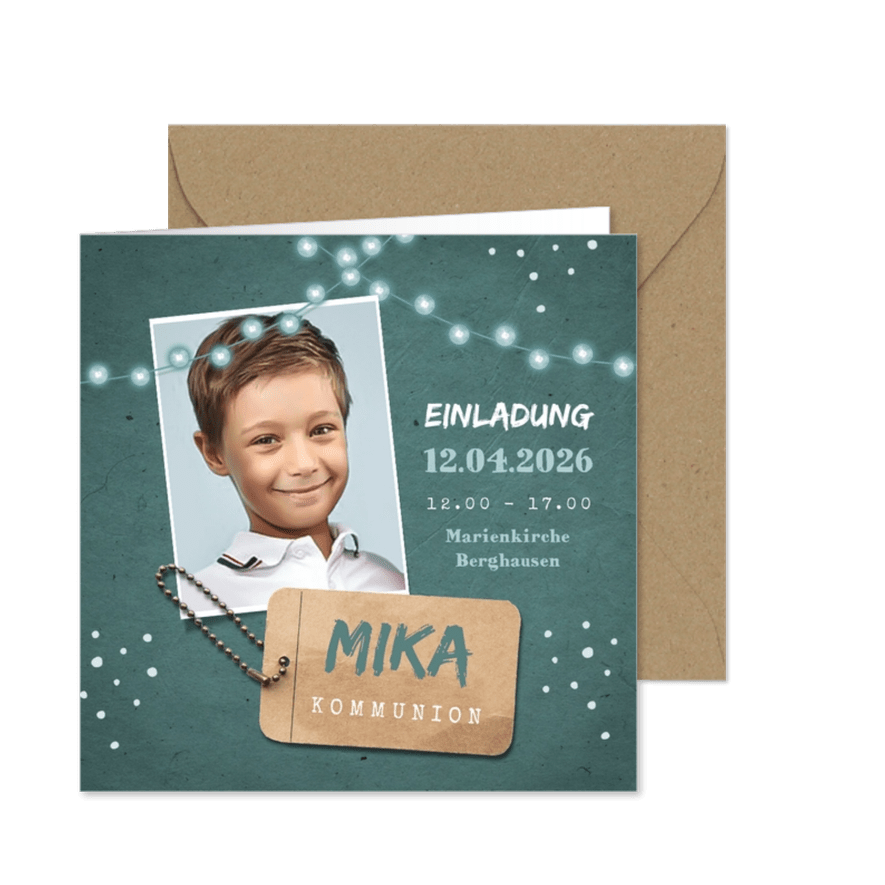 Einladung Kommunion mit Foto, Label und Girlanden - Karteneindruck

