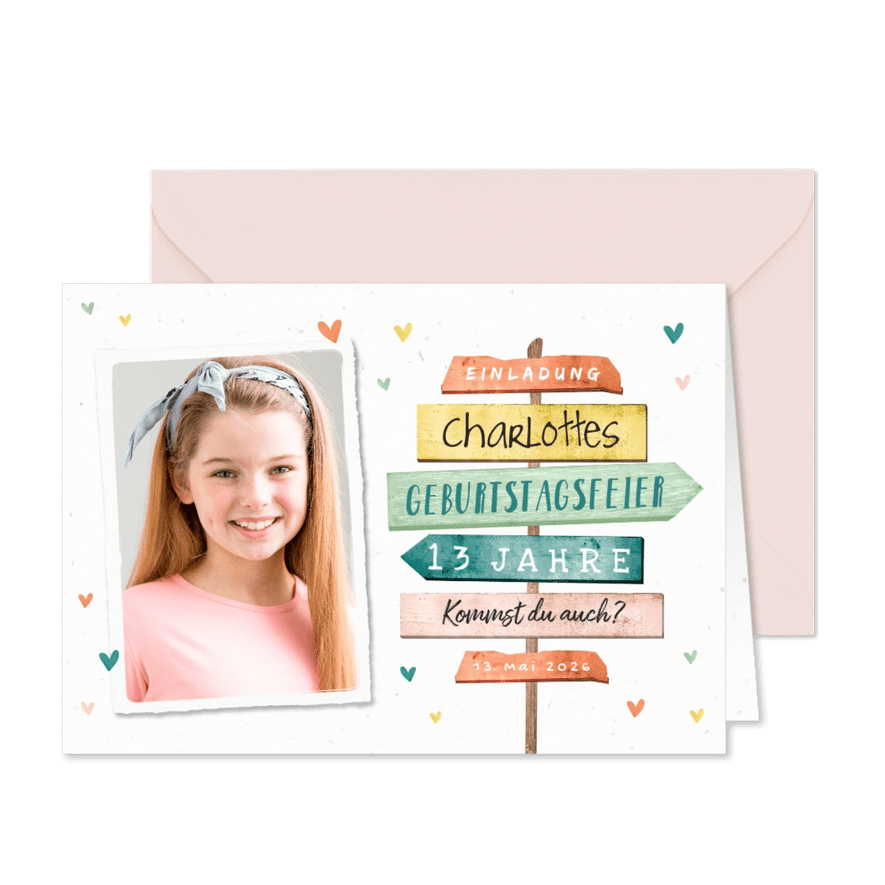 Einladung mit Wegweiser und bunten Herzen 13. Geburtstag - Karteneindruck

