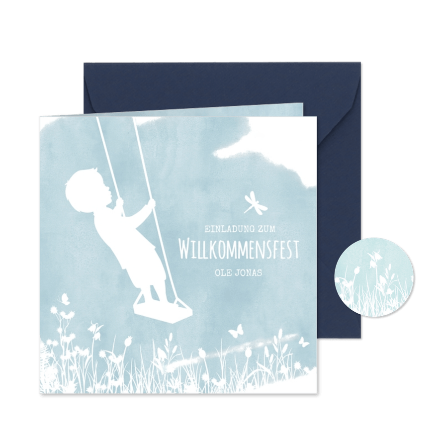 Einladung Willkommensfest Junge auf Schaukel - Karteneindruck
