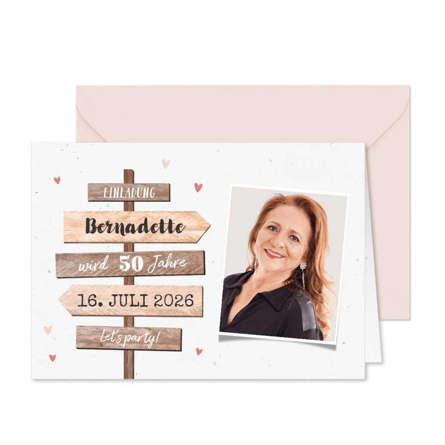 Einladung zum Geburtstag mit Wegweiser Frau - Karteneindruck
