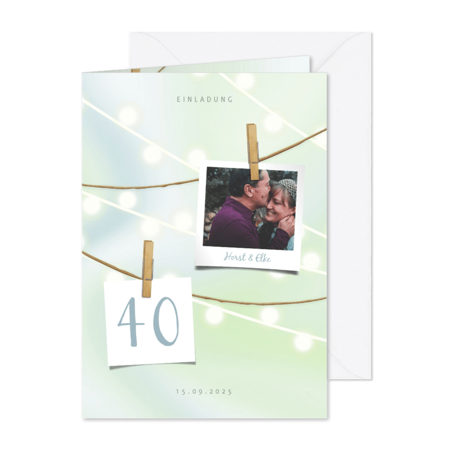 Einladung zum Hochzeitstag Fotos an Wäscheleine - Karteneindruck
