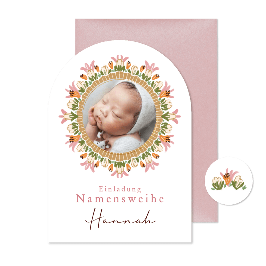 Einladung zur Namensweihe Foto mit rosa Blumenkranz Bogen - Karteneindruck