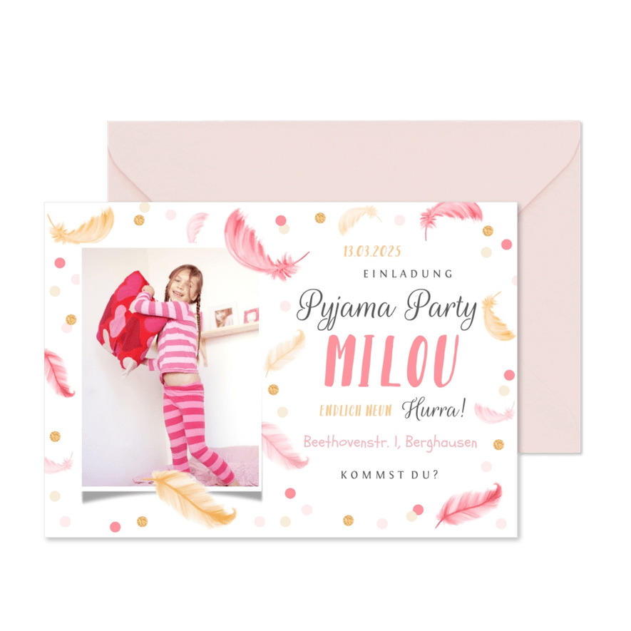 Einladung zur Übernachtungsparty Federn, Foto & Konfetti - Karteneindruck
