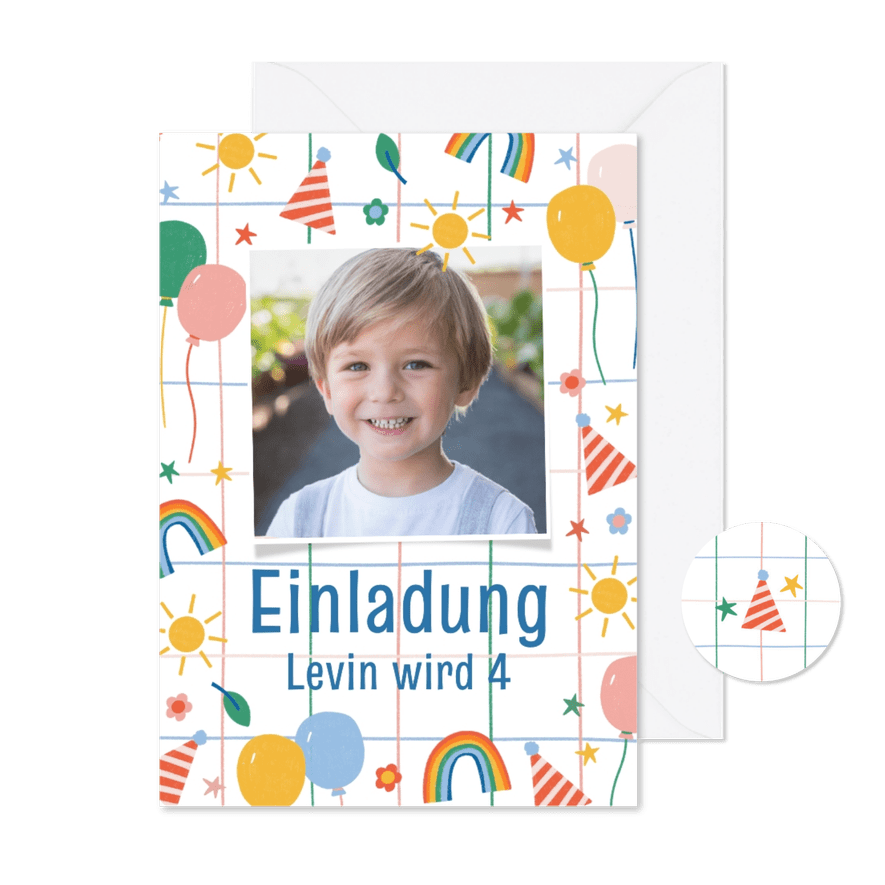 Einladungskarte 4. Geburtstag Foto und fröhliche Doodles - Kartenvorschau