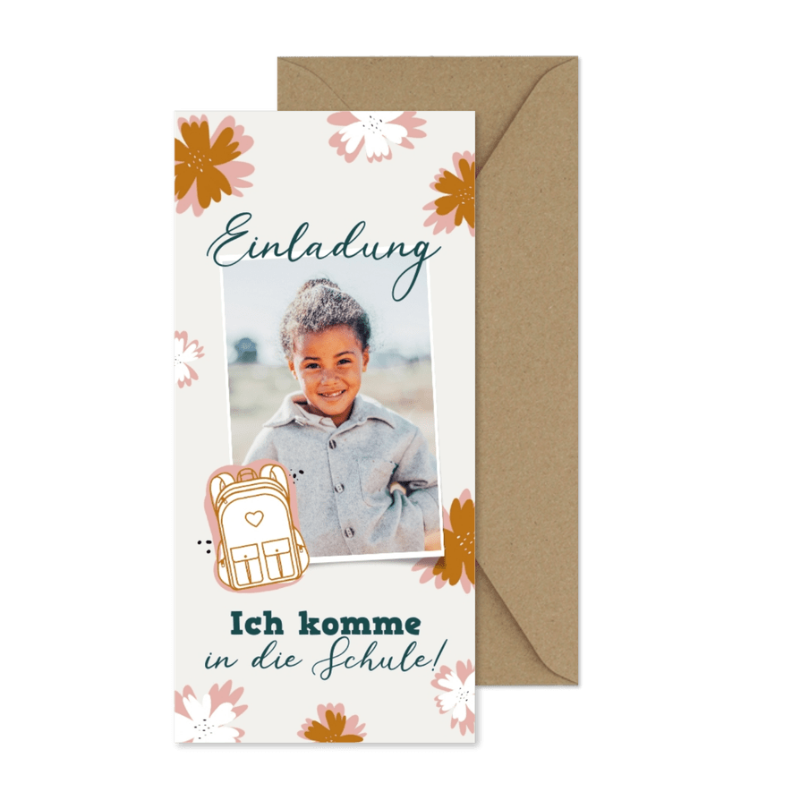Einladungskarte Einschulung mit Blüten und Schulranzen - Kartenvorschau
