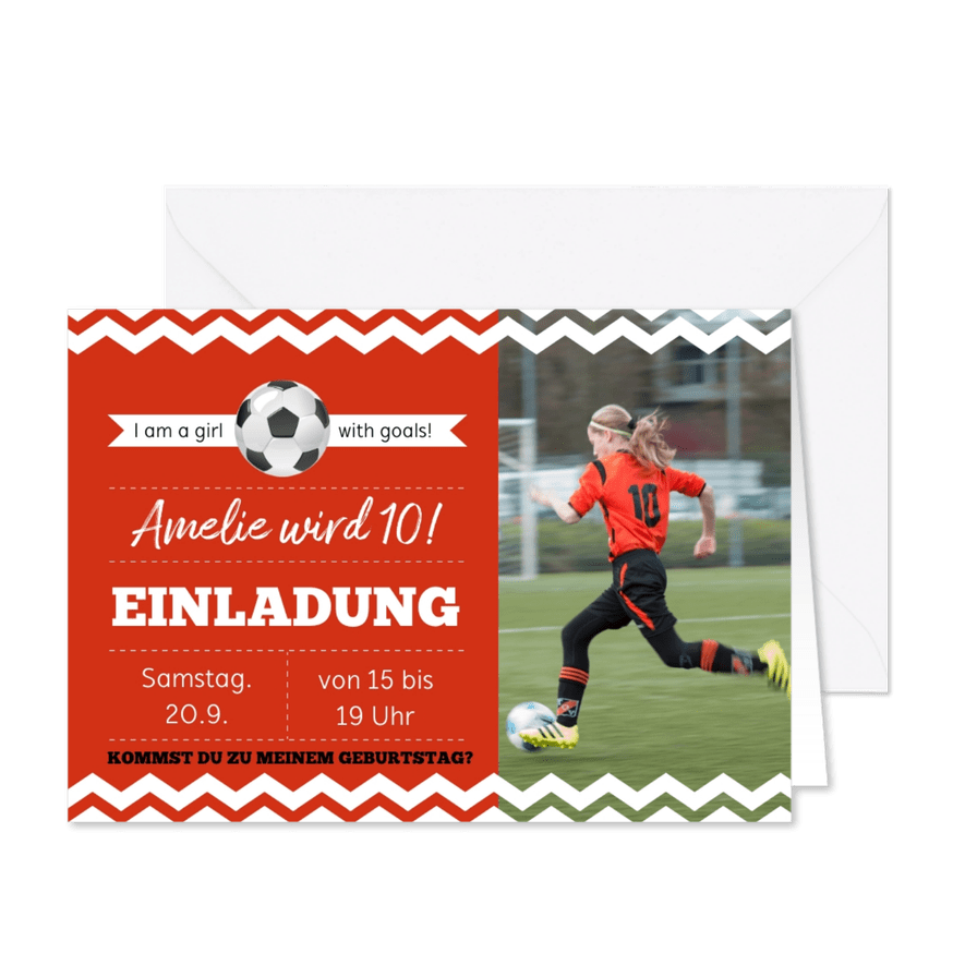 Einladungskarte zum Fußballgeburtstag Mädchen 10 Jahre - Kartenvorschau
