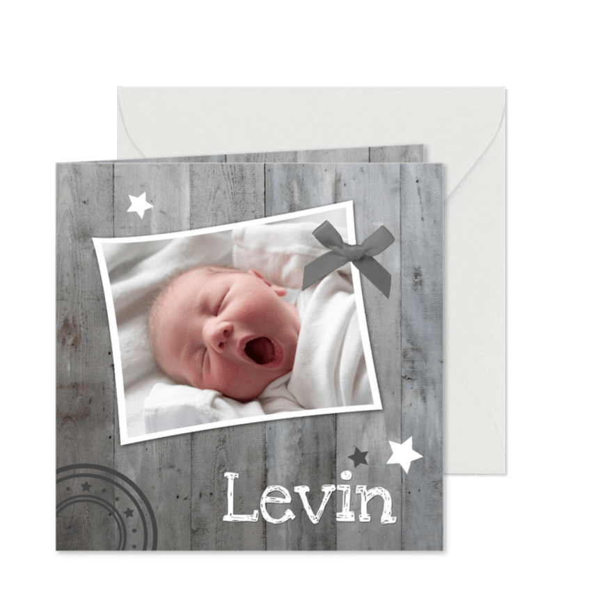 Geburtskarte Foto mit Schleife auf Holz - Karteneindruck