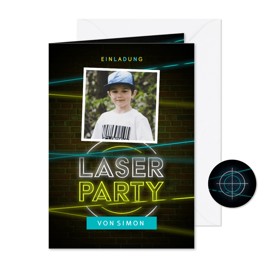 Lasertag Kindergeburtstag Einladung gelb mit Foto - Karteneindruck