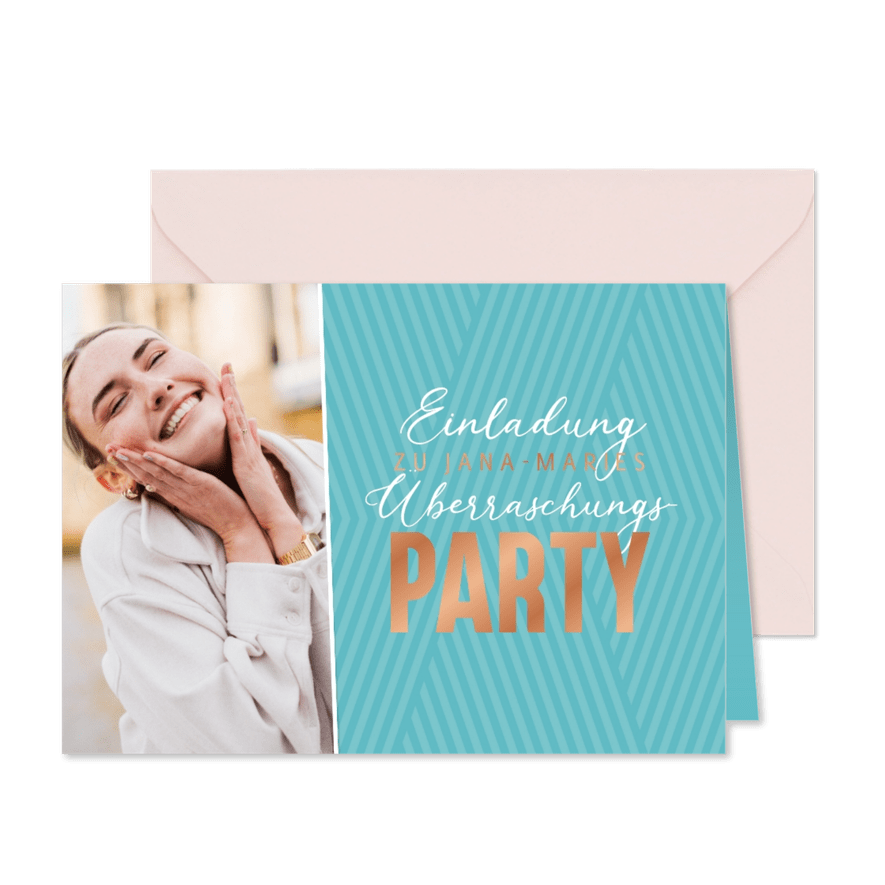 Moderne Einladung zur Surpriseparty mit Streifen & Kupfer - Karteneindruck