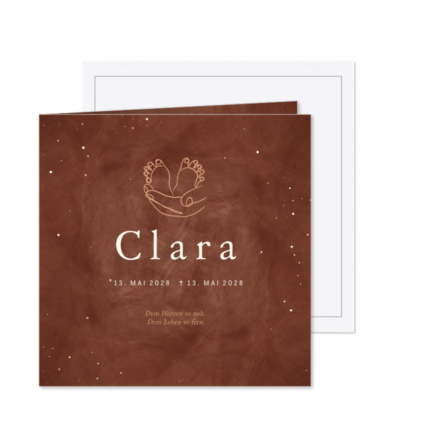 Trauerkarte Babyfüße in Händen rostbraun - Karteneindruck