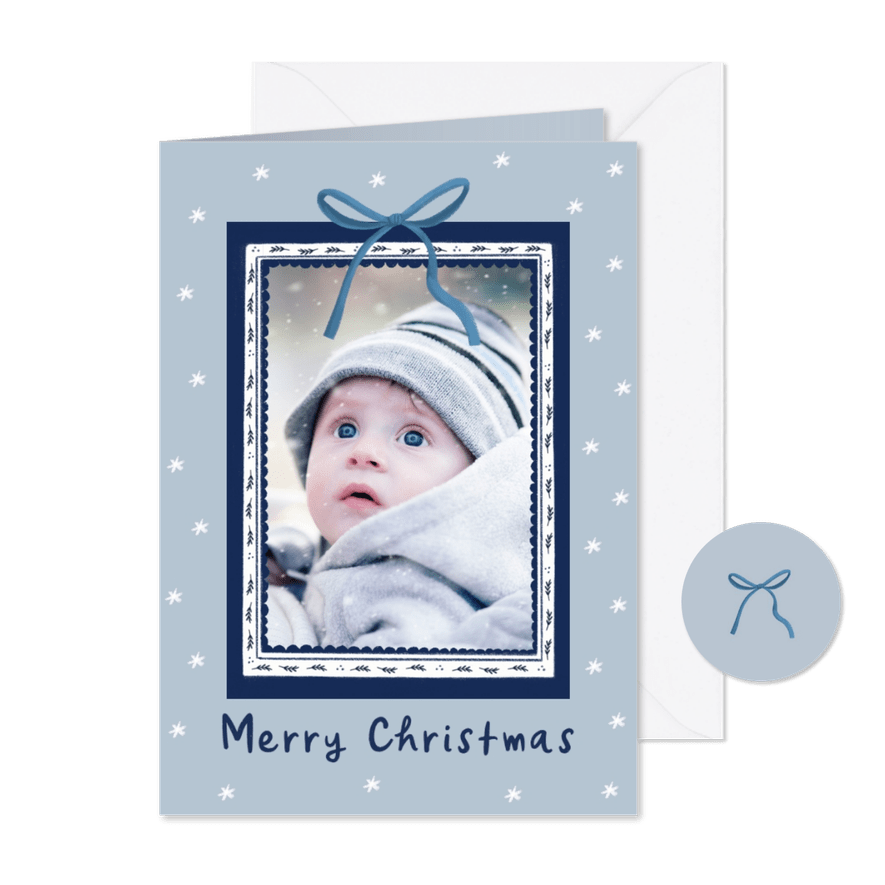 Weihnachtskarte Foto in blauem Rahmen mit Schleife - Karteneindruck
