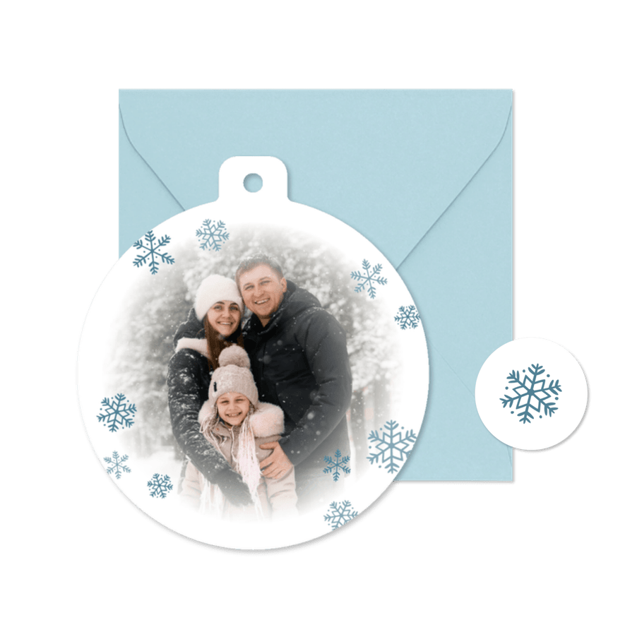 Weihnachtskarte Kugelform Christbaumkdeko Foto Schnee - Kartenvorschau
