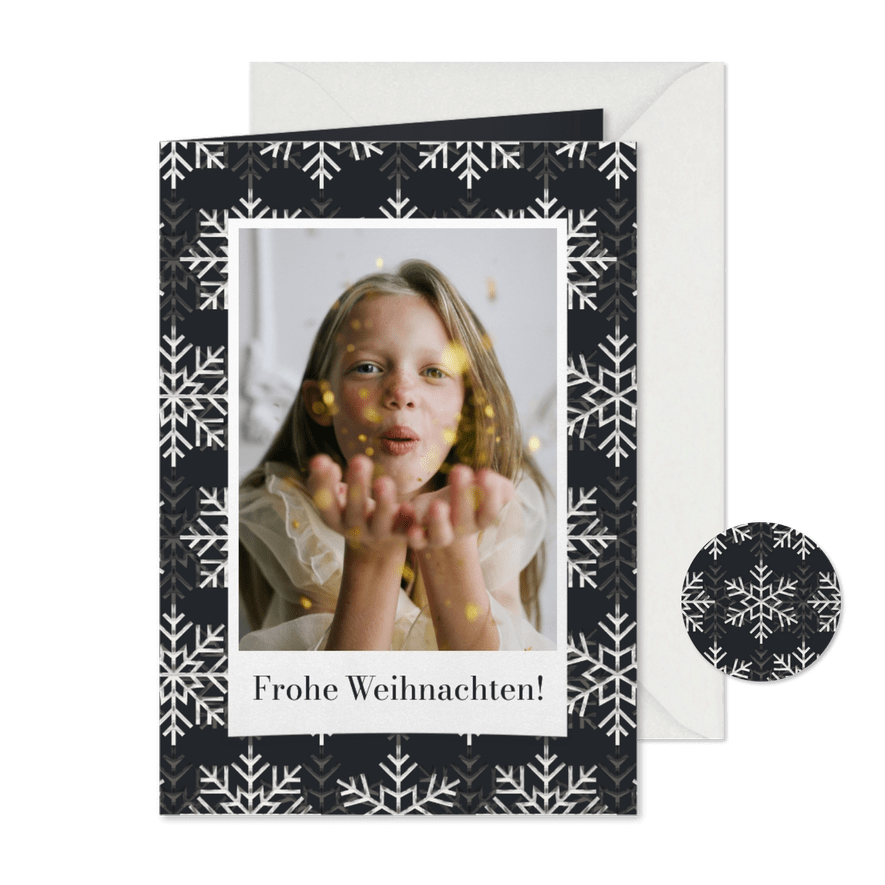 Weihnachtskarte mit Foto auf Schneekristallen - Karteneindruck
