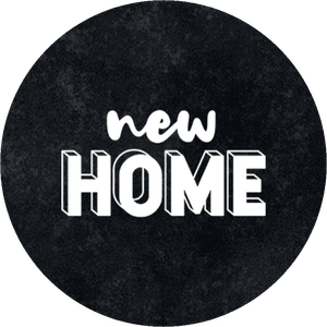 Schwarzer Aufkleber mit weißer Schrift