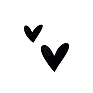 Weißer Aufkleber mit schwarzen Herzchen