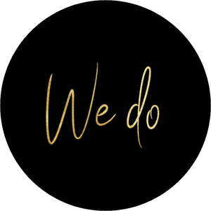 Schwarzer Aufkleber mit Schrift in Goldoptik