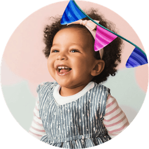 Dekosticker für den Kindergeburtstag mit eigenem Foto und bunter Wimpelkette.