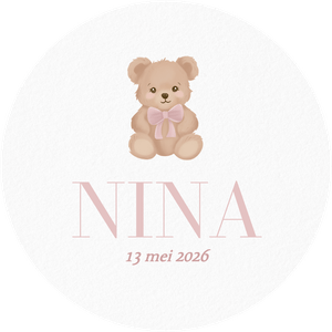 Niedlicher Dekosticker mit kleinem Teddybär mit rosa Schleife und Babyname.